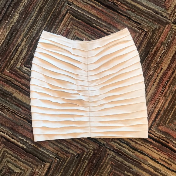 Urban Outfitters White Ruffle Mini w/ Front Zipper - Picture 3 of 6